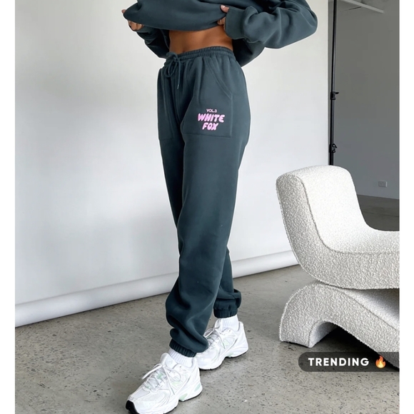 White Fox Offstage Volume 3 Sweatpants, size Large - Picture 2 of 8